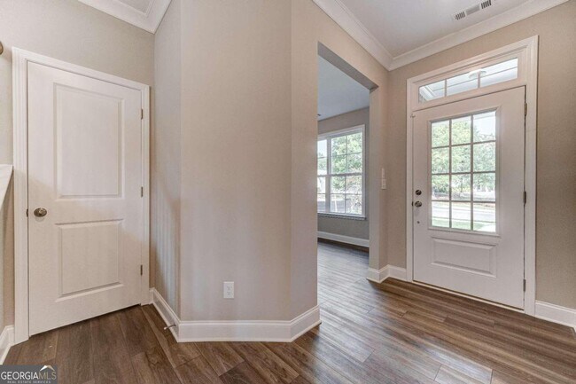 Building Photo - 1060 River Park Dr