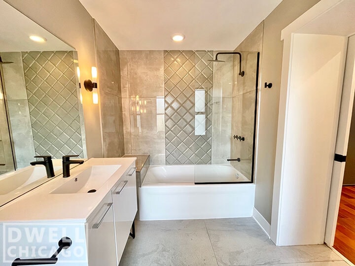 Building Photo - 4010 W Warwick Ave