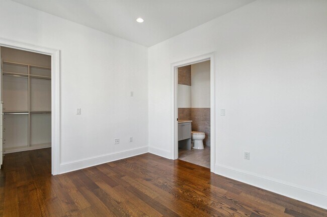 Building Photo - 231 1st St