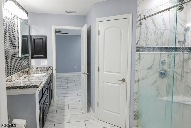 Building Photo - 432 Willowbrook Dr