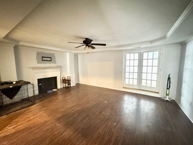 Building Photo - Spacious end unit townhome with first floo...