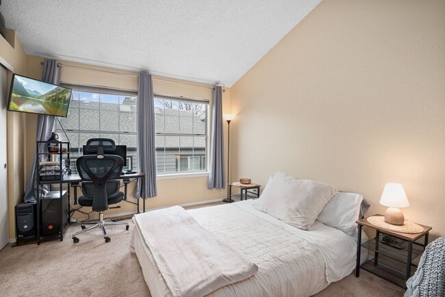Building Photo - Charming 2BR Townhome in Denver