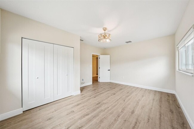 Building Photo - 4100 Overlook Dr NE
