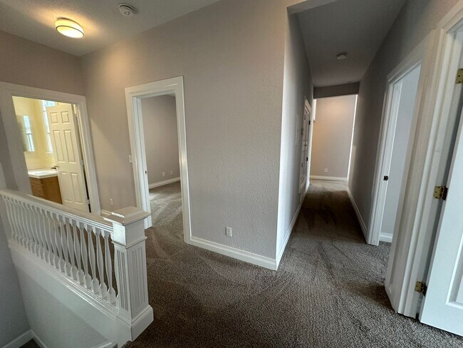 Building Photo - 817-819-821 Pierce Street