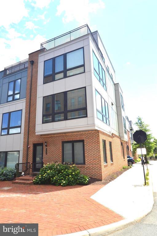 Building Photo - 408 Stabler Ln