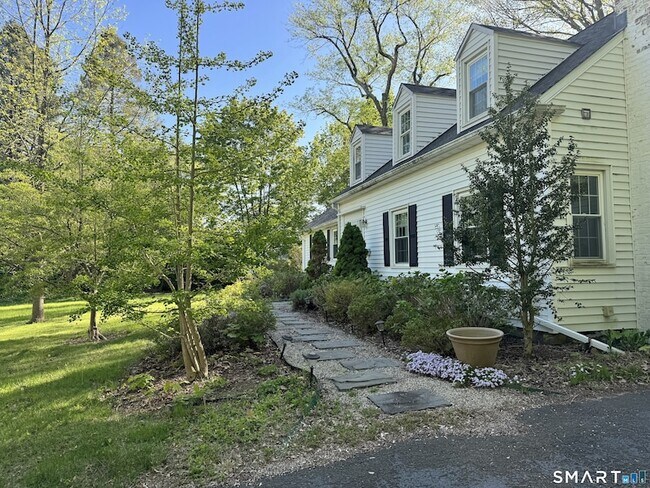 Building Photo - 330 Ridge Rd