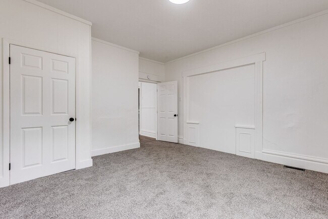 Building Photo - 240 Hazelwood Ave