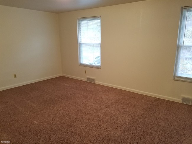 Building Photo - 2 br, 1 bath Townhome - 319 Chapel Place