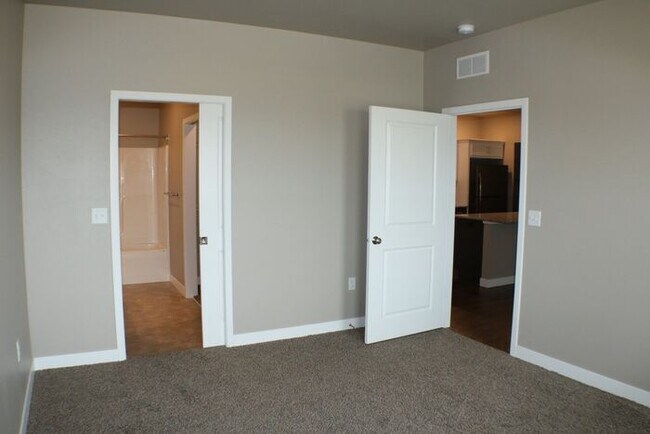 Building Photo - $1,595 | 2 Bedroom, 2 Bathroom Condo | Pet...