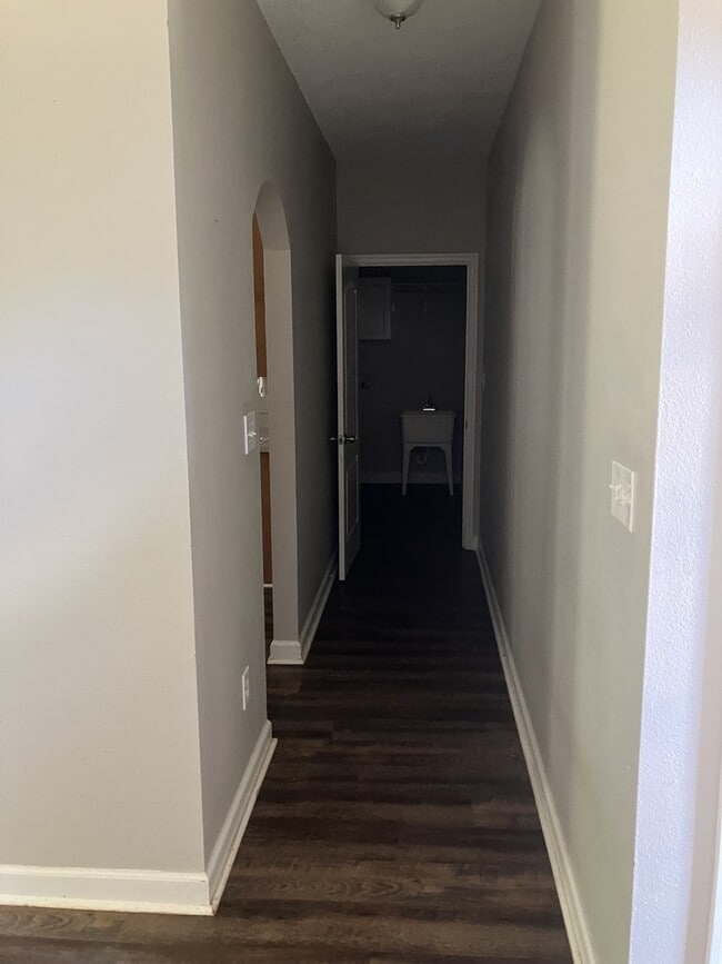 Building Photo - 318 Riverchase Dr