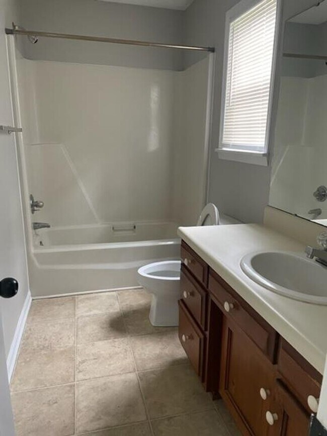 Building Photo - 2 Bedroom Duplex in Quail Rise Subdivision