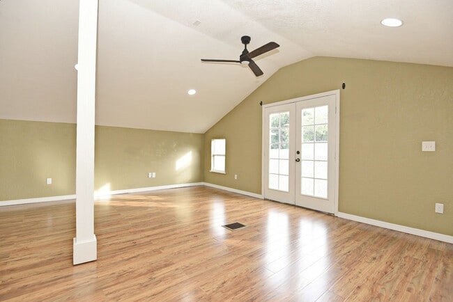 Building Photo - 1023 E Amelia St