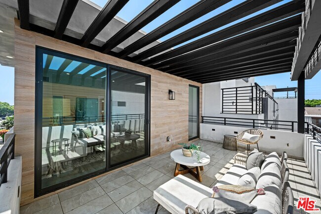 Building Photo - 1959-1952 Preuss Rd