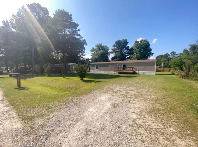 Building Photo - 104 Persimmon Dr