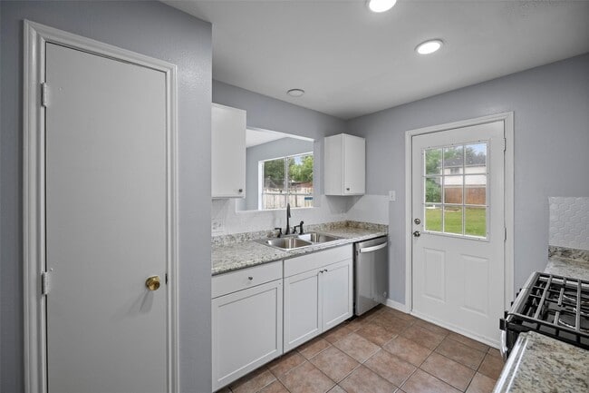 Building Photo - 12714 Verdant Brook Dr