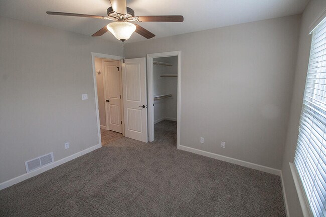 Building Photo - 7410 Oakley Dr