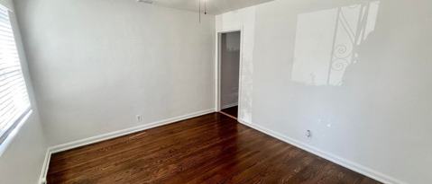 Building Photo - 2553 Myra St