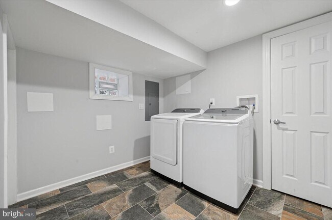 Building Photo - 3024 Redner St