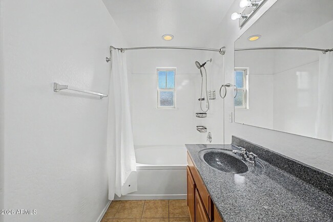 Building Photo - 2879 Claire Dr
