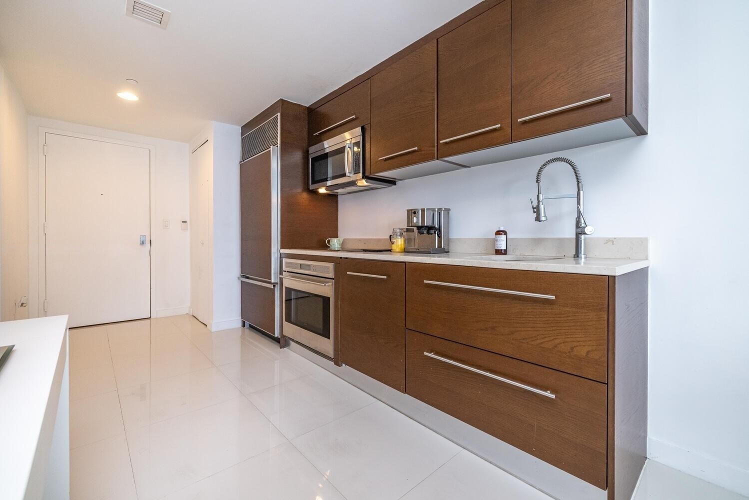 Building Photo - 475 Brickell Ave