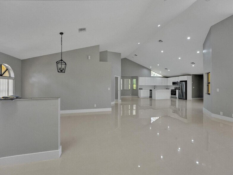Building Photo - 5029 NW 98th Ln