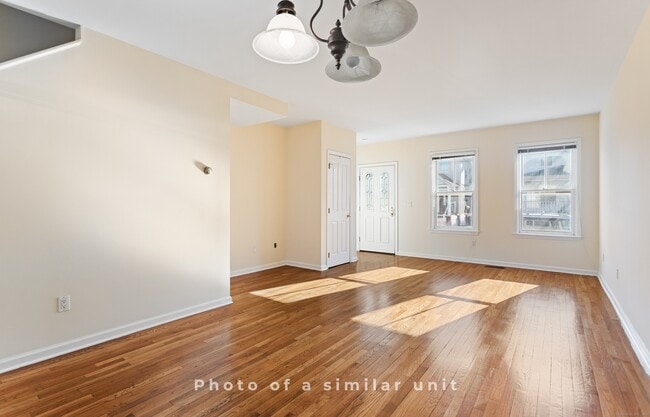 Building Photo - 13 Dolsen Pl