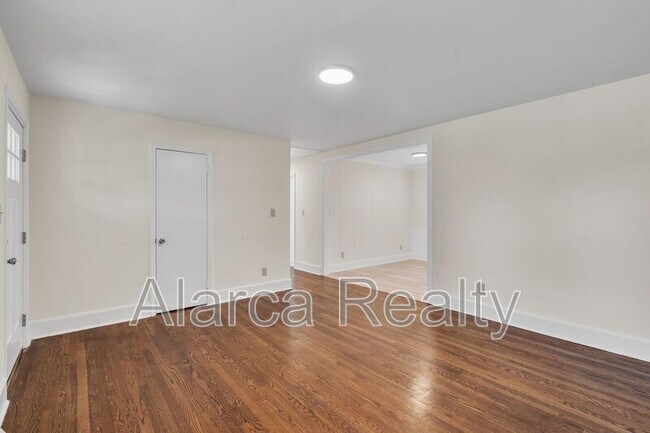 Building Photo - 3733 Manchester Dr