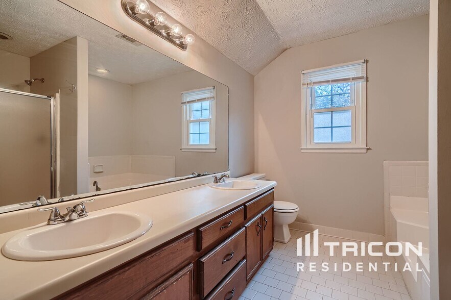 Building Photo - 2790 Spring Ridge Cir