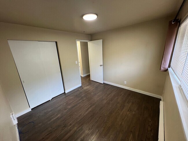 Building Photo - Girgis Duplex