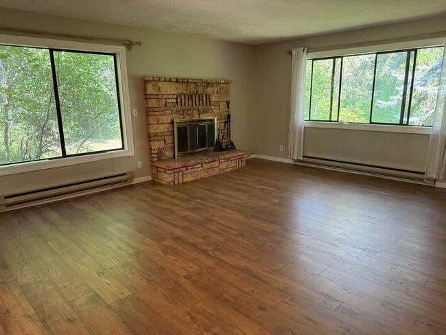 Building Photo - Charming Whitefish Home