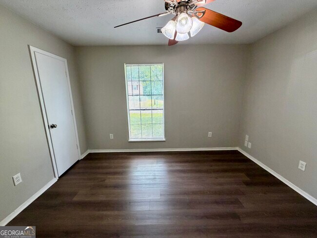 Building Photo - 5663 St Thomas Dr