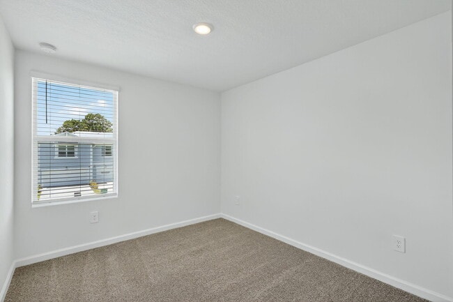 Building Photo - 483 Salisbury Cir