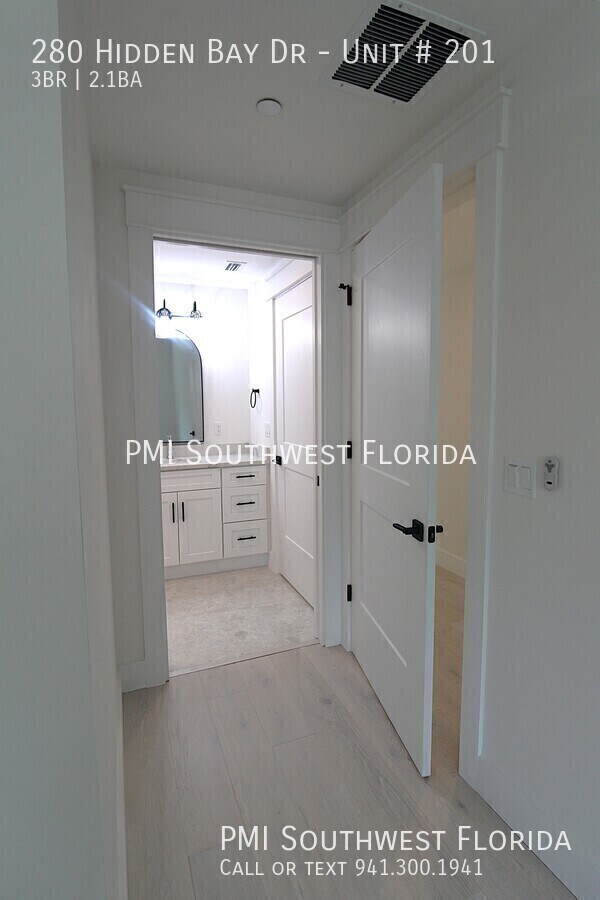 Building Photo - 280 Hidden Bay Dr