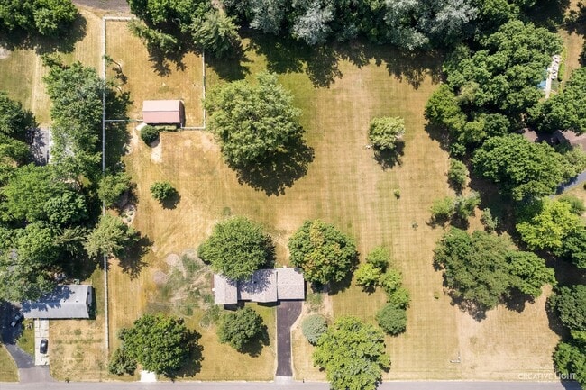 Building Photo - 2S920 Hickory Ln