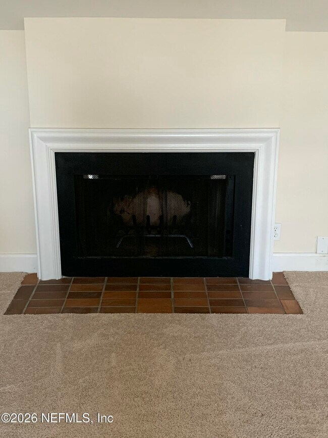 Building Photo - 842 Cedar St