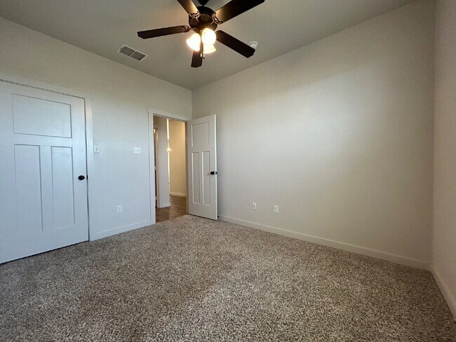 Building Photo - A 2 Bedroom, 2 Bath waiting to be called y...