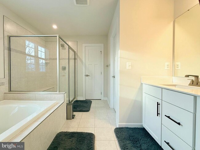 Building Photo - 11360 Wheeler Ridge Dr