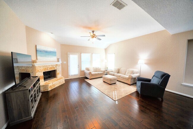 Building Photo - Executive 5-Bedroom Home in Coveted Crossvine Subdivision - Realtor Commission: $750