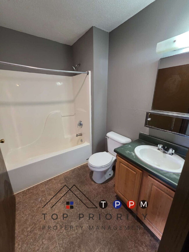 Building Photo - 3 Bedroom | 2 Bathroom Unit Available RIGH...