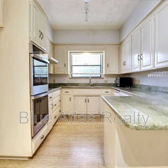 Building Photo - 5725 Ridgerock Ct