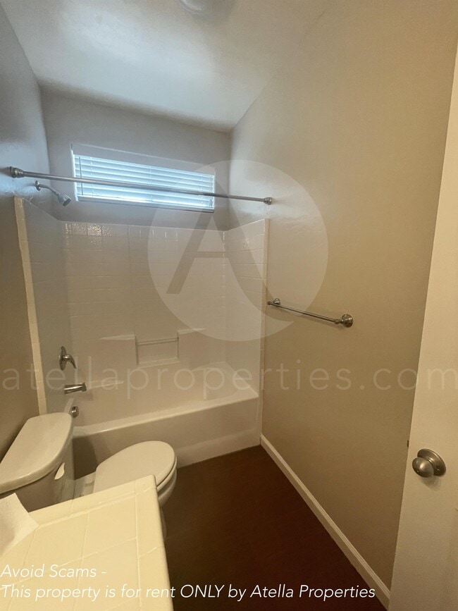 Building Photo - 2859 S Oakhurst Ct