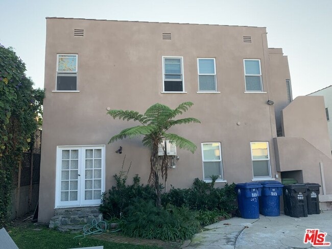 Building Photo - 994 Stearns Dr