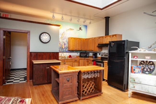 Building Photo - 119 S Main St