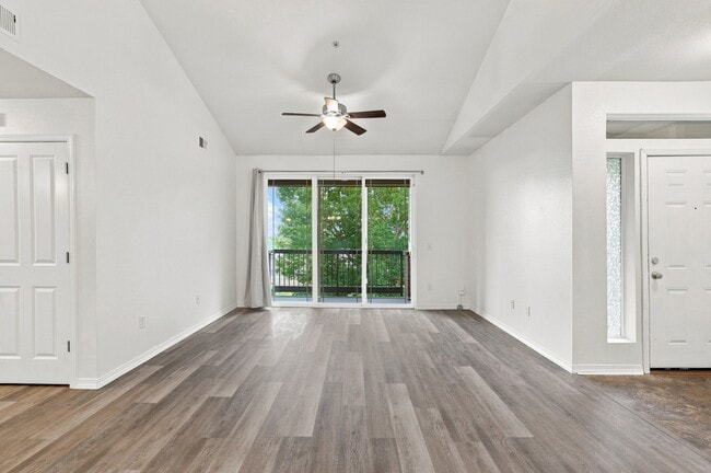 Building Photo - 804 Summer Hawk Dr