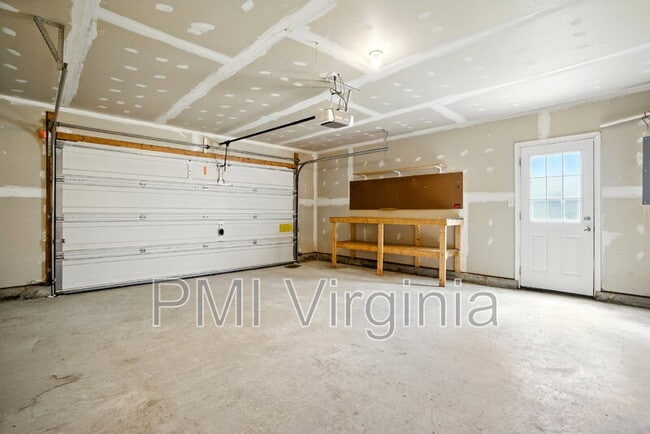 Building Photo - 312 Hickory Hinge Way