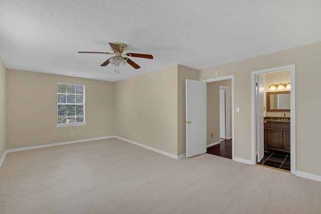 Building Photo - 18 Lundy Ln