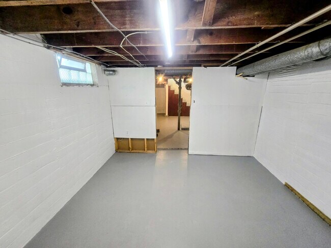 Building Photo - 1640 N Prairie Ave