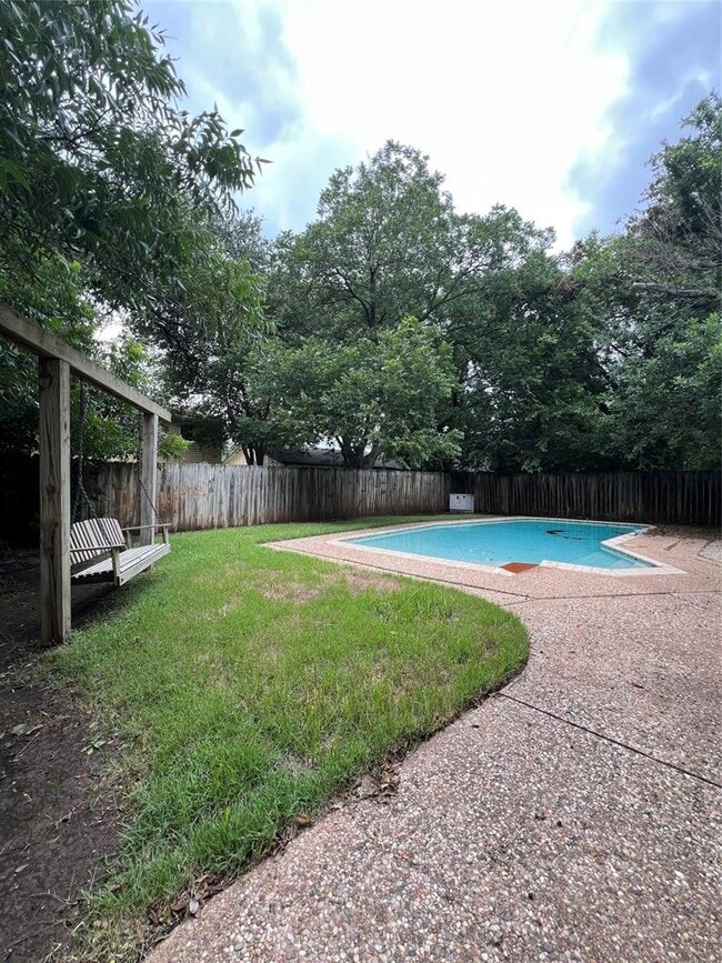 Building Photo - 12304 Double Tree Ln