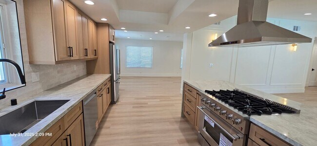 Building Photo - 3024 Sonrisa Dr