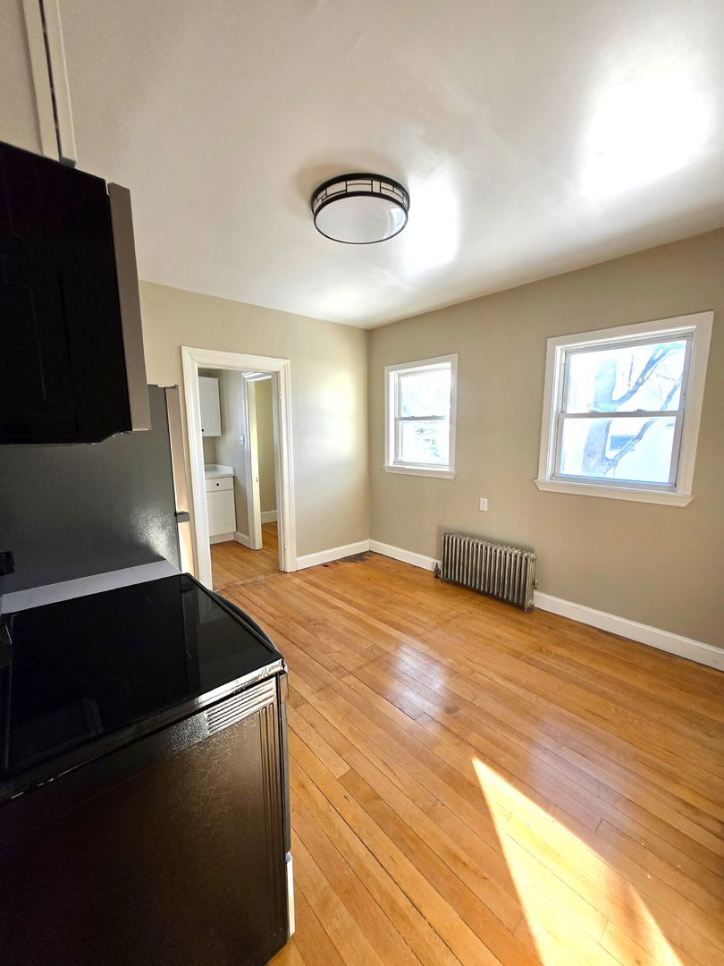 Building Photo - 848 Smith St